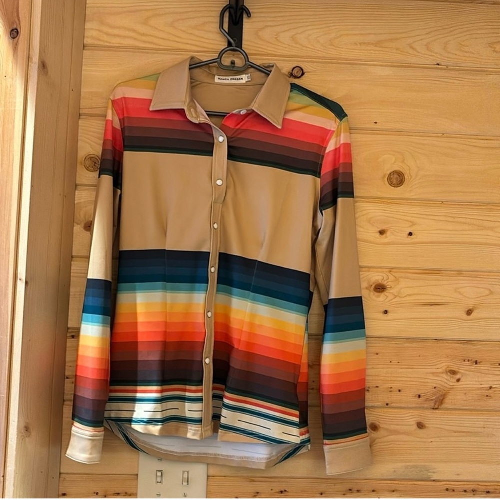 Ranch Dress’n. s perfect for rodeo! Snap up pull over style NEVER WORN